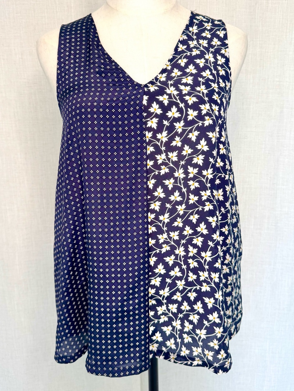 Max Mara Silk Sleeveless V-Neck Tank Top Floral Navy Size XS